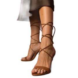 Sandália marrom com cadarço, Aceline.