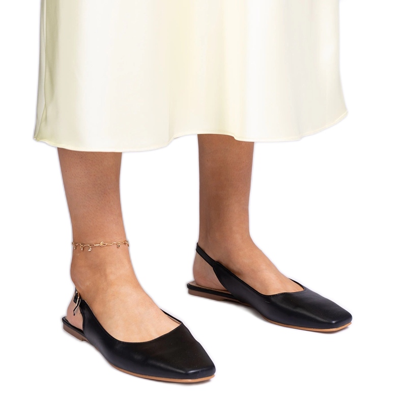 Sandálias pretas fechadas preto