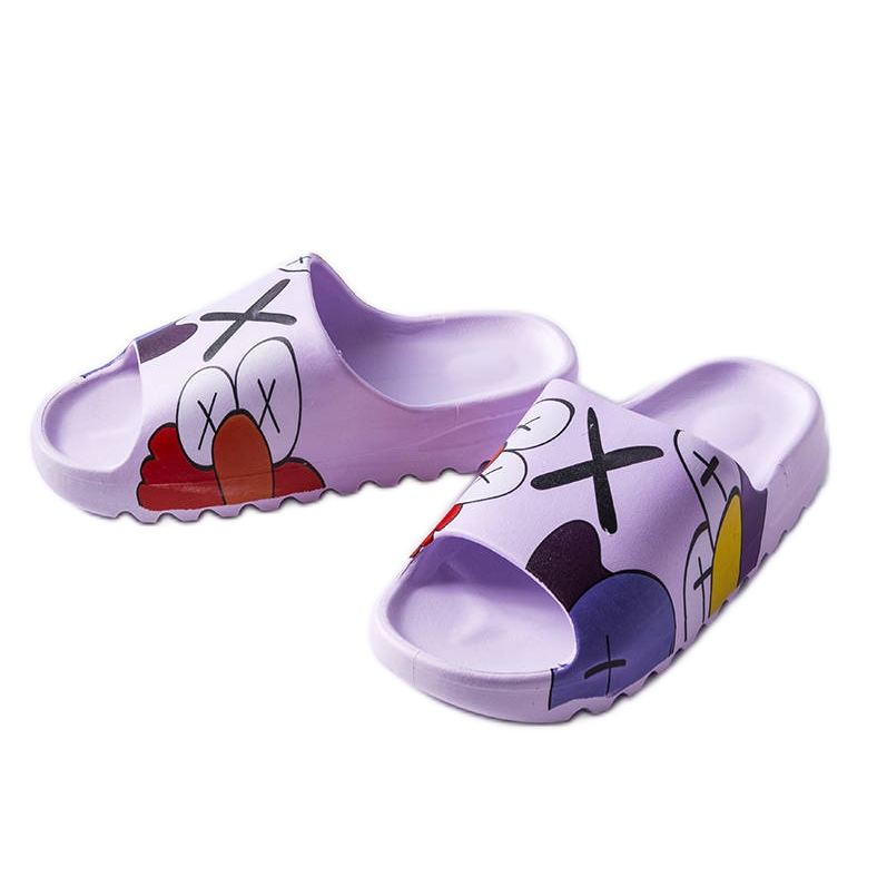 Chinelos roxos com estampas tolet