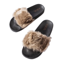 Chinelos bege com pelo de Genevre