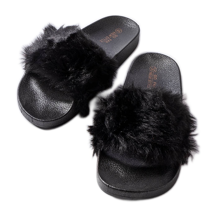 Chinelos pretos com pelo de Genevre Chinelos pretos com pelo de Genevre