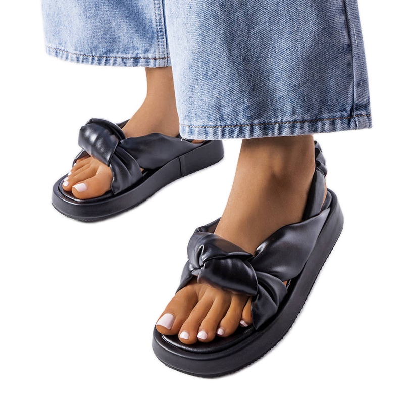 Sandália de salto preto Clarice.