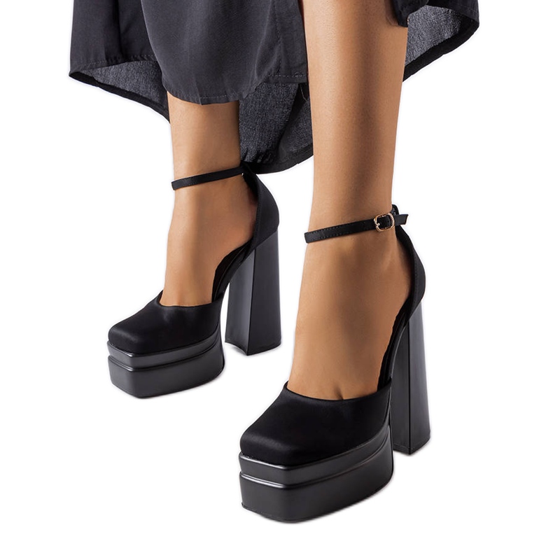 BM Sapatos de salto alto pretos Romines