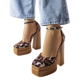 Sapatilha marrom de salto alto Romines