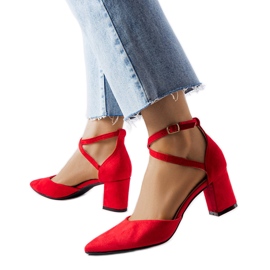 Bombas vermelhas no posto Bensalem vermelho Bombas vermelhas no posto Bensalem vermelho