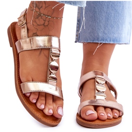 Sandálias femininas rasas com cinto decorativo baga dourada dourado