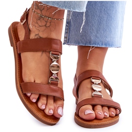 Sandálias femininas rasas com tira decorativa marrom baga castanho