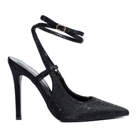Scarpin preto de salto alto com cristais da Shelovet