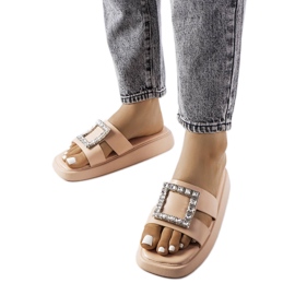 Sliders bege com strass da Fusberta