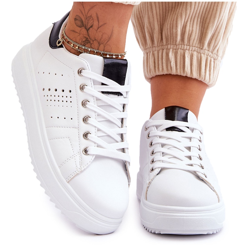 Sapatos esportivos femininos branco e preto Seja o primeiro!