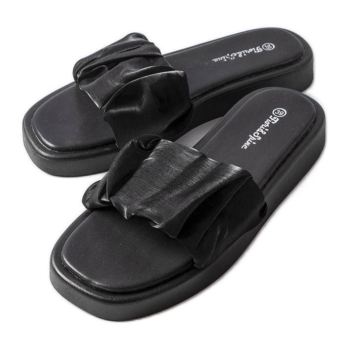 Sliders pretos decorados com babados Boulevard