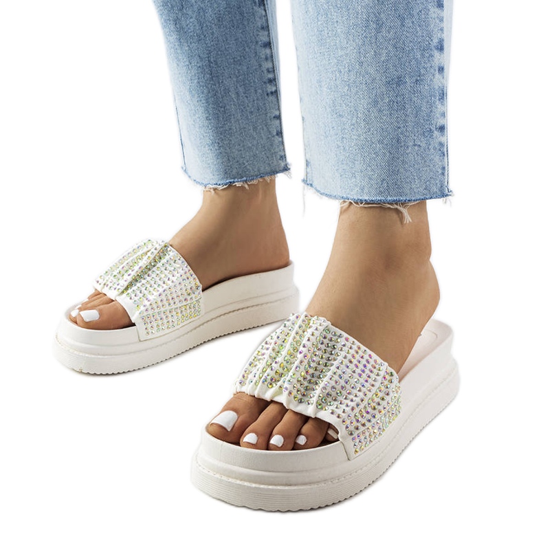 Sandália branca sobre plataforma com zircônias Franet branco Sandália branca sobre plataforma com zircônias Franet branco