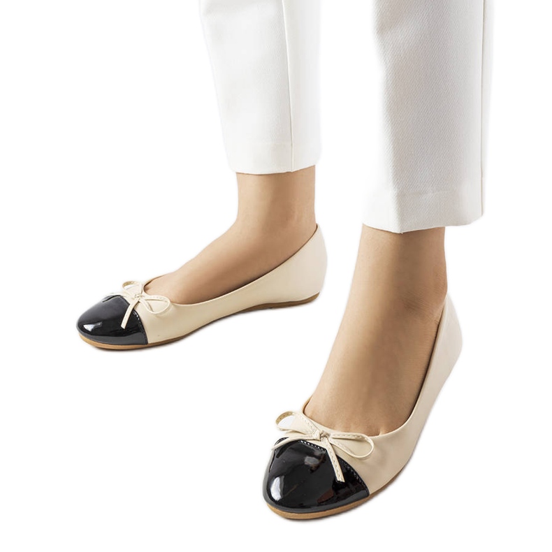 Sabrinas de bico envernizado bege Despins Sabrinas de bico envernizado bege Despins