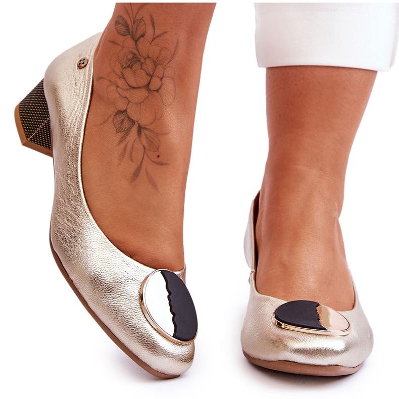 Sapatos de salto baixo de couro Maciejka 05960-25 ouro dourado