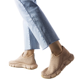 Tênis esportivo bege Obenor.