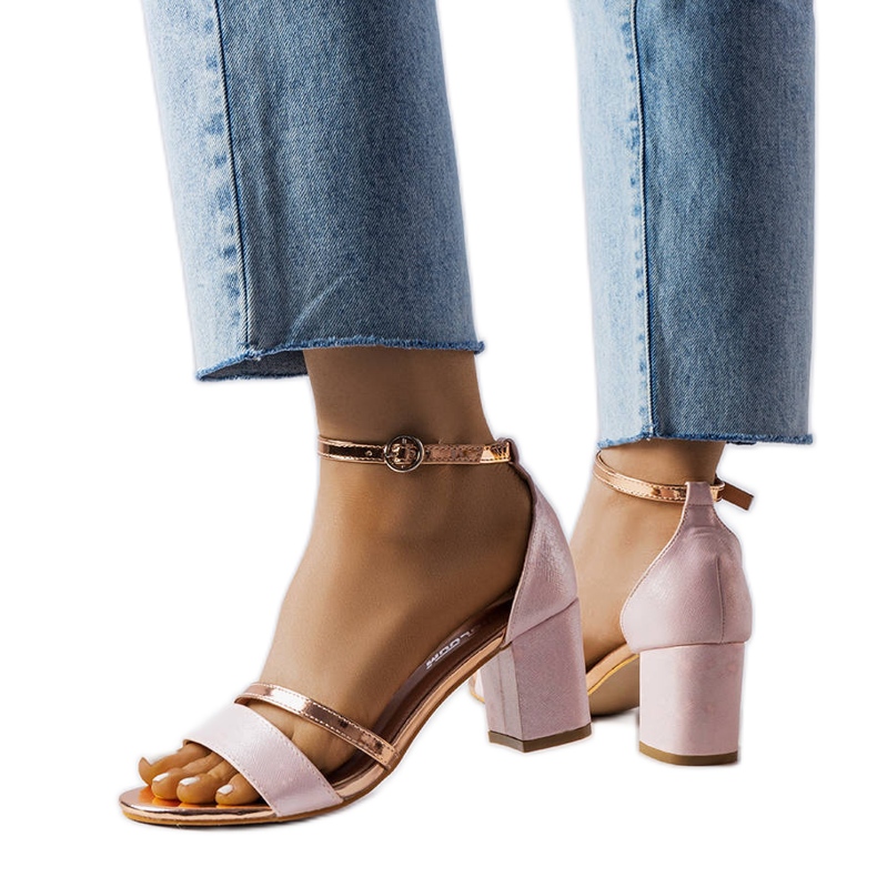 Sandália bloco Tetradi rosa e dourado