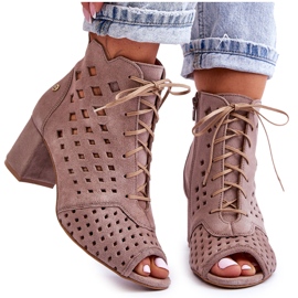 Botas de camurça com estampa perfurada Maciejka 05966-10 bege escuro