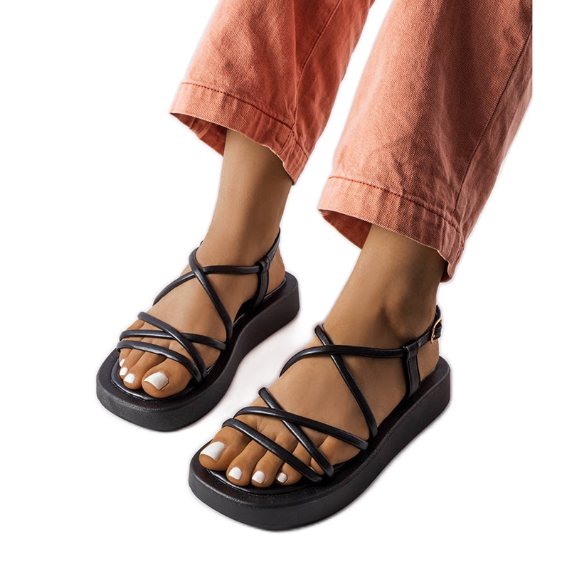 Sandália plataforma preta Brunelle. preto