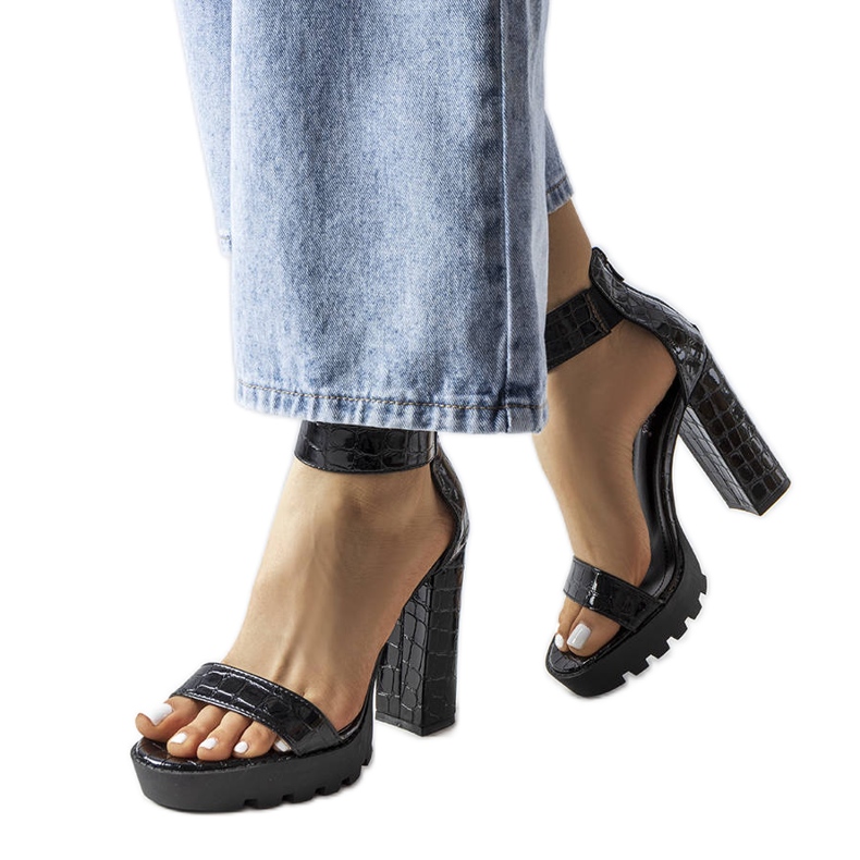 Sandália preta com estampa de cobra, Knoxville. preto