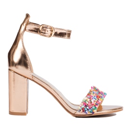 Sandália dourada com tachas, Shelovet dourado