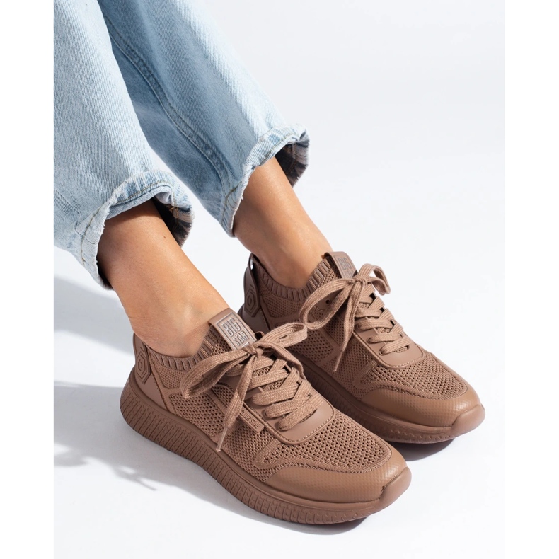 Tênis esportivo feminino marrom Big Star LL274416 Memory Foam bege