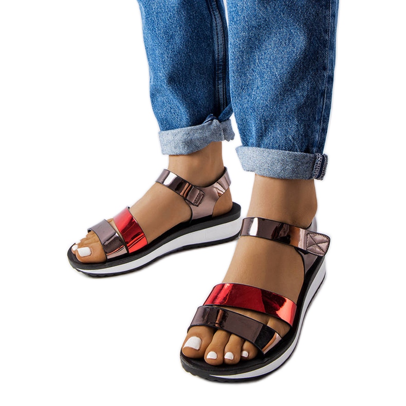 Inna Sandálias de mulher Mila em pele envernizada cinza