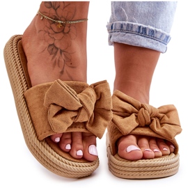 FK1 Chinelos femininos de camurça Camel Fency com laço marrom