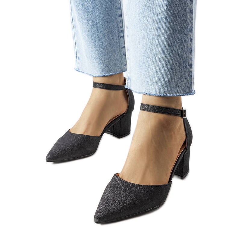 Sapatos de salto baixo pretos, Sttele