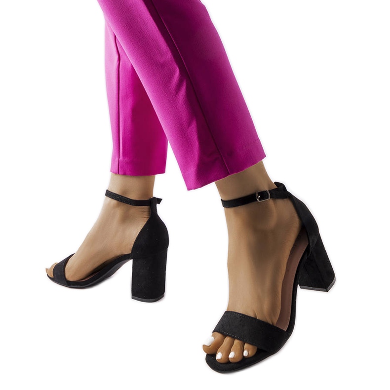 Sandália salto baixo preto Lourna