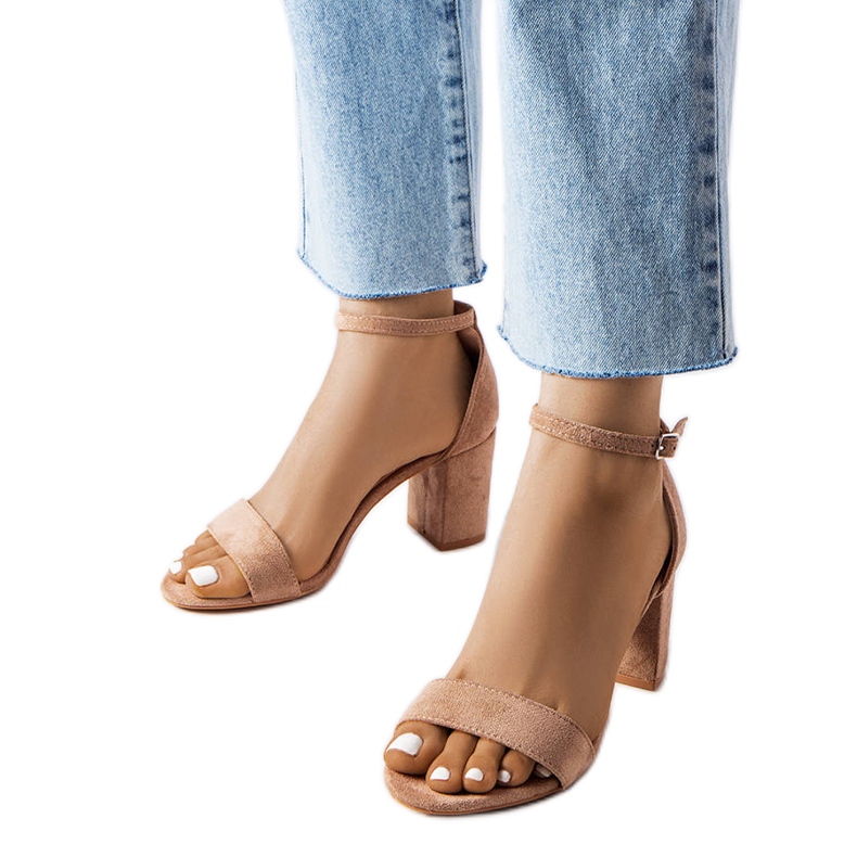 Sandália salto baixo bege Lourna