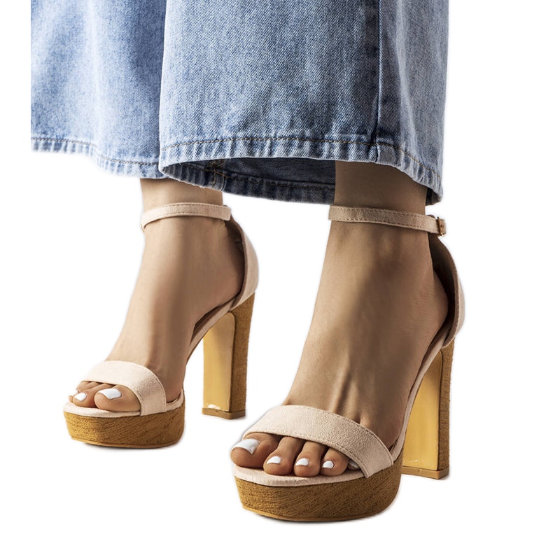 Inna Sandália salto alto bege Selsa