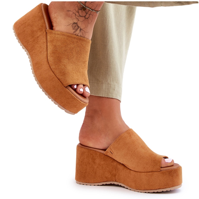 Chinelos femininos Camel Martina Chunky Platform castanho