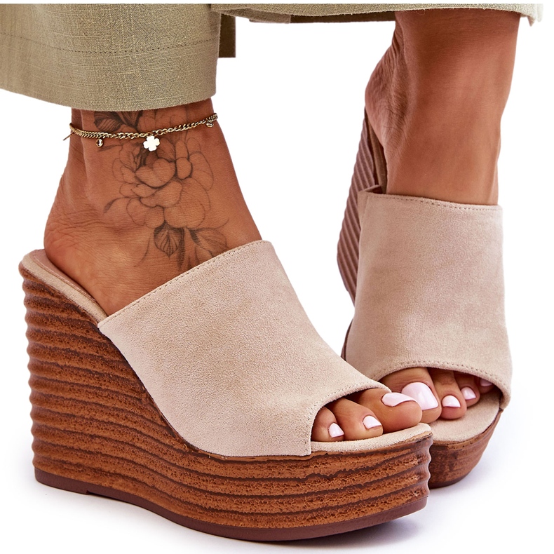 Light Mules em uma plataforma maciça Beige Good Vibe bege Light Mules em uma plataforma maciça Beige Good Vibe bege