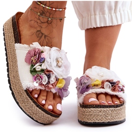 Chinelos Material Com Flores Branca Nessa branco
