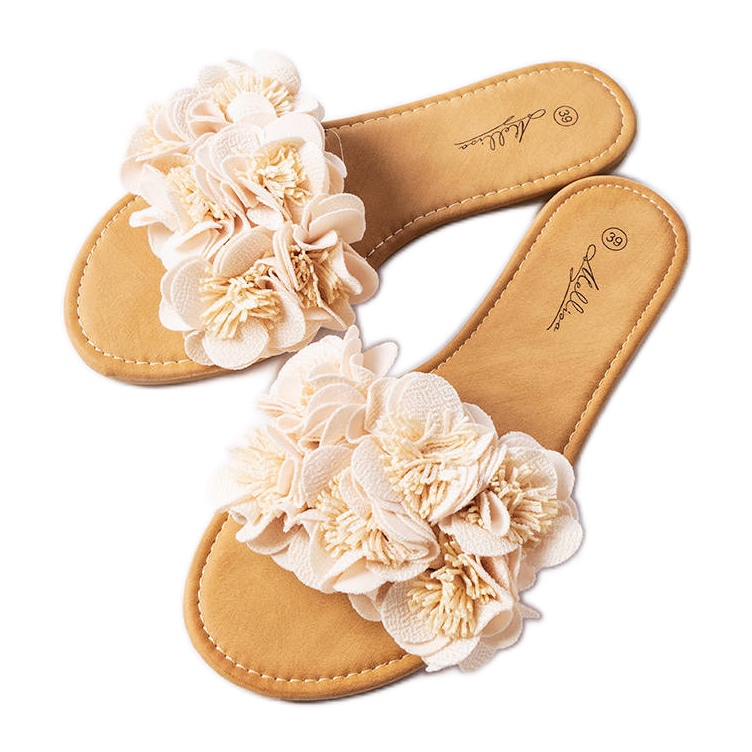 Chinelos bege com flores da Alfrida
