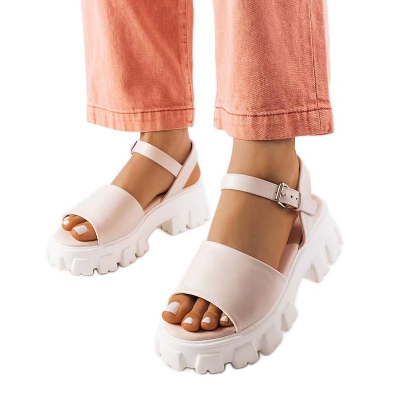 Sandálias bege sobre solado maciço Vinceza