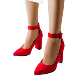 Bombas vermelhas no posto de Achen vermelho