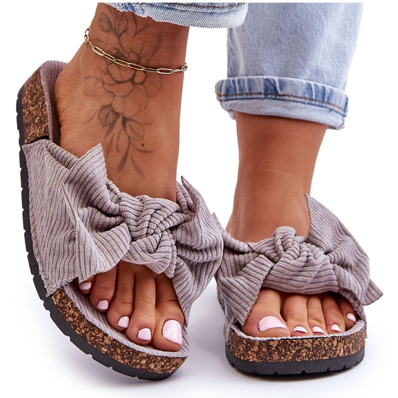 Chinelos de veludo cotelê cinza verão