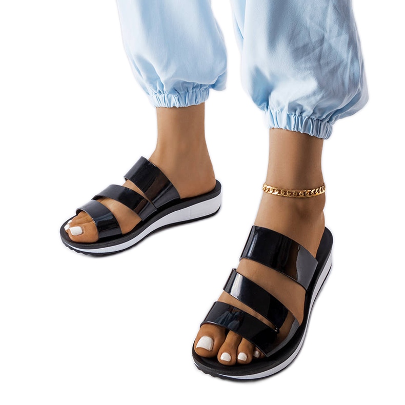 Inna Slides lacados pretos da Tilde