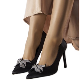 Alfinetes pretos com acabamento acetinado com laço Mia Alfinetes pretos com acabamento acetinado com laço Mia