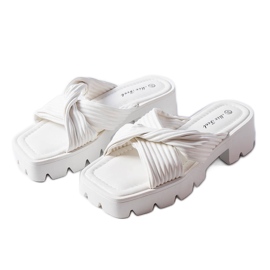 Sliders Dubé branco com sola de trator bege