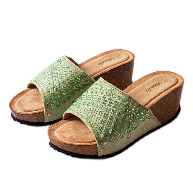 Sandália de cunha verde com strass, Guymon. Sandália de cunha verde com strass, Guymon.