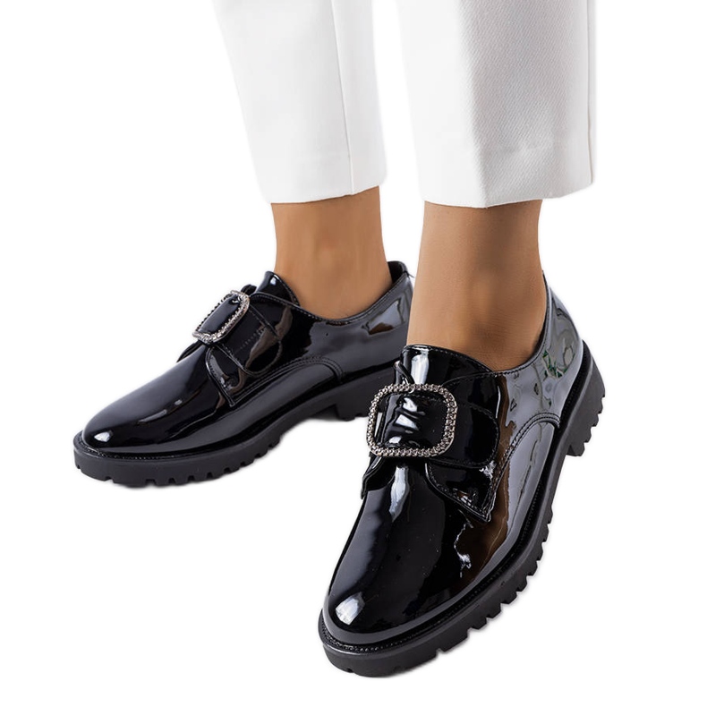 Sapatos pretos lacados com fivela Jarisile
