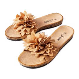 Chinelos marrons decorados com flores Farland marrom