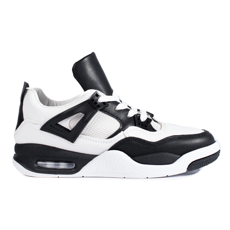 Tênis preto e branco com sola grossa da Shelovet