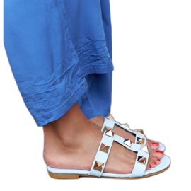 Mules azuis com tachas da Mazzi azul