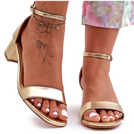 Sandália de Couro com Salto Liso Dourado Inspire-me!