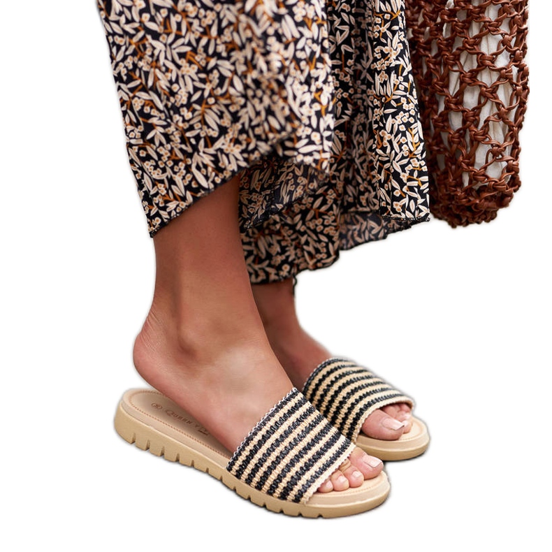 Chinelos Capovalle em tecido preto