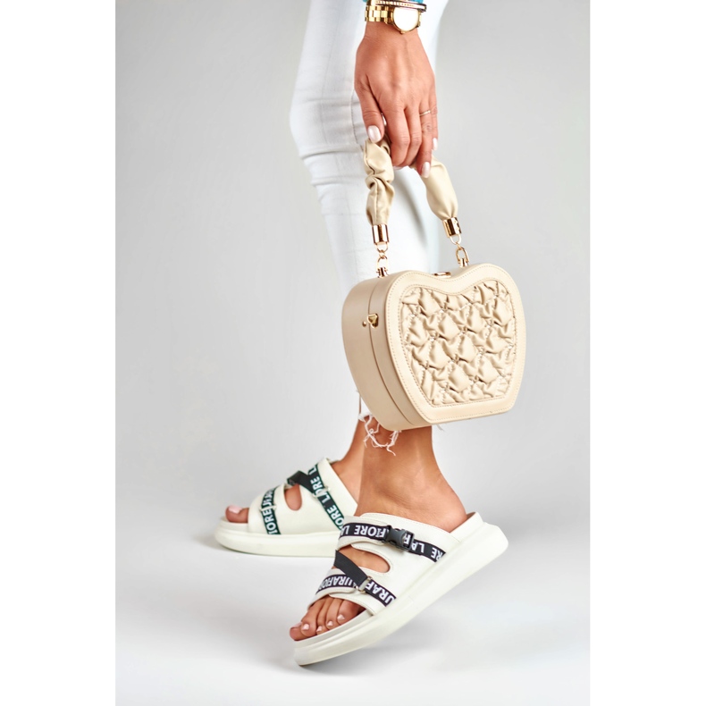 Chinelos brancos estilosos da La.Fi