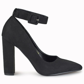 Sapatos pretos de senhora com fecho no tornozelo